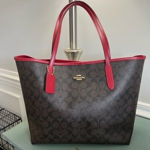 Coach tote bag. Used once. No marks or tears